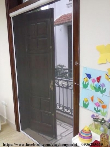 Cửa lưới chống muỗi và côn trùng tự cuốn tiện lợi, nhỏ gọn, tính thẩm mỹ cao