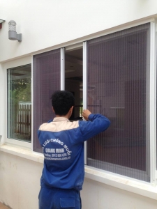 Giá thi công hoàn thiện cửa lưới chống côn trùng Quang Minh