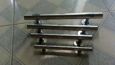 tay nắm cửa inox