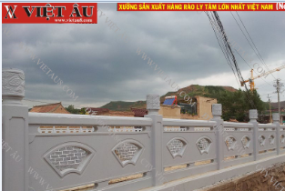 Lan can bờ kè